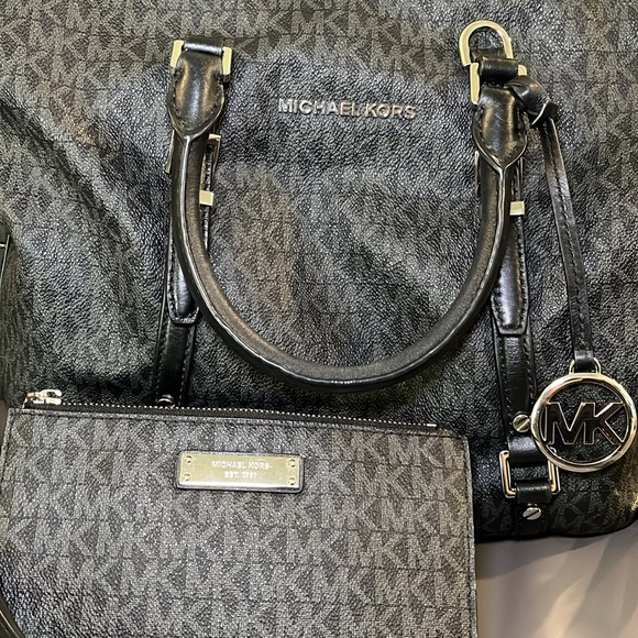 Like New Michael Kors Bedford Legacy Medium Logo Satchel & Wallet Set - Picture 2 of 6